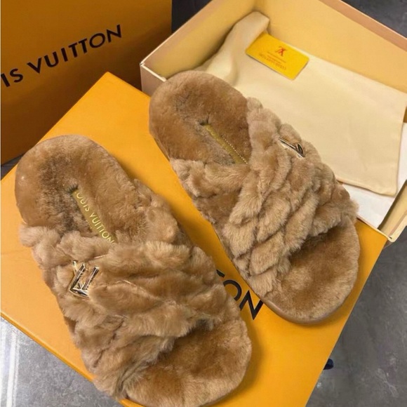 Louis Vuitton Women's Luxurious Brown Fur Slippers - Picture 2 of 6